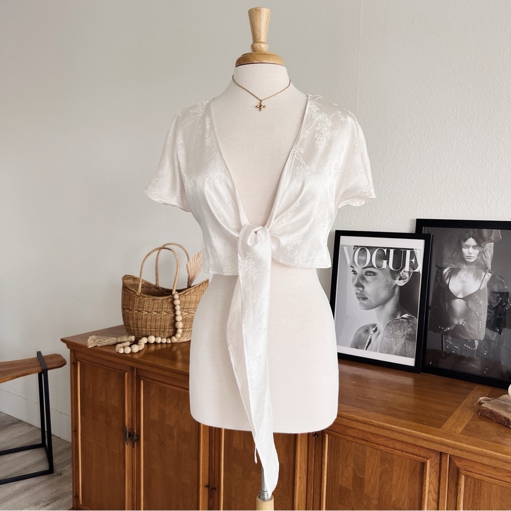 SILKY OFF-WHITE FRONT TIE SHORT SLEEVE BLOUSE #0362